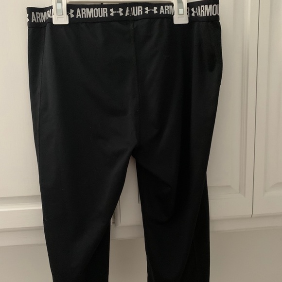 Under Armour Black Capri Leggings - Picture 2 of 2